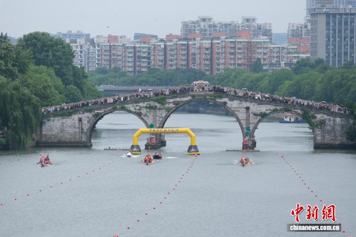 1. 聚焦热门赛事，全面覆盖 - 鲸鱼直播